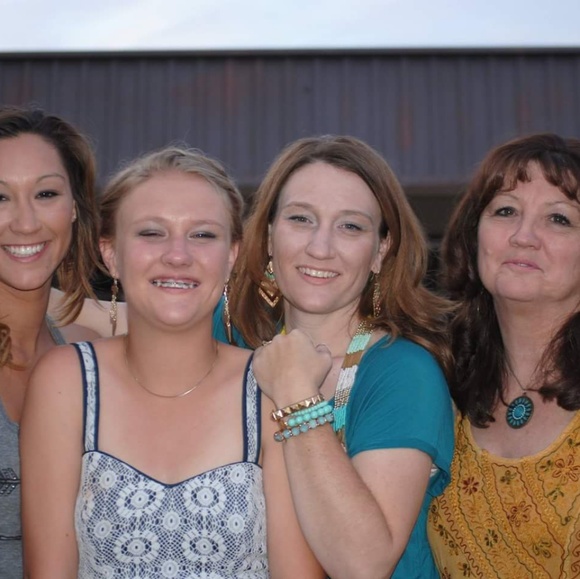 Meet your Posher, Ana - Picture 3 of 3